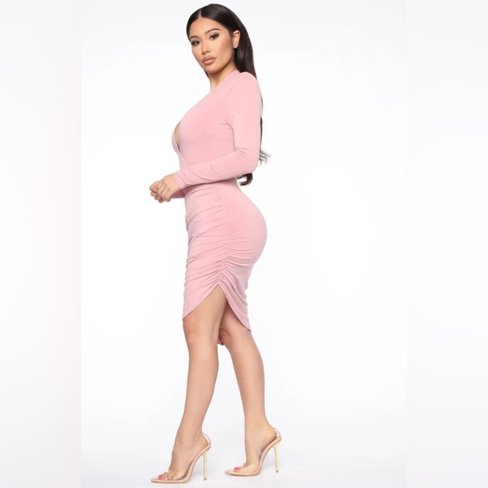 Fashion nova Wrapped Up In Love Midi Dress - Mauve size S (NWT) - Picture 3 of 4